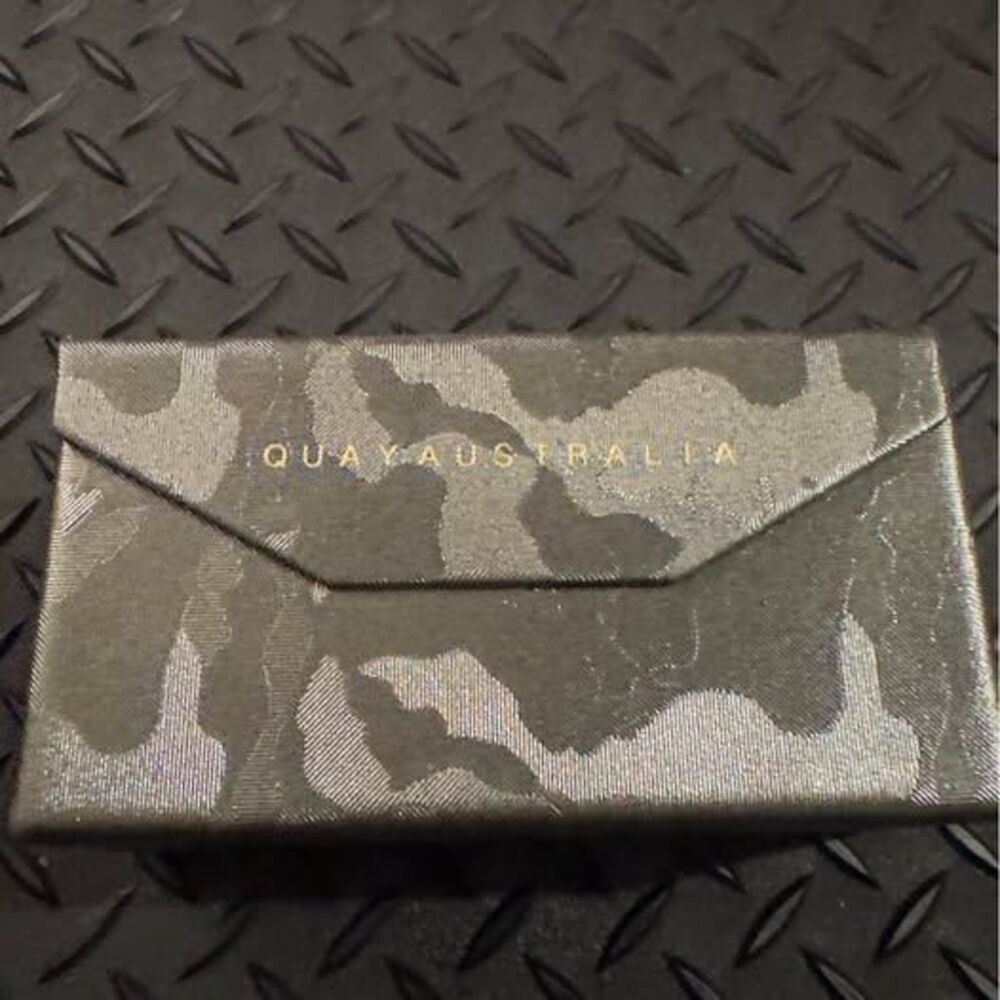 Quay Australia Multi Magnetic Sunglasses case